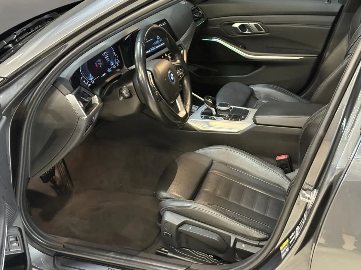 320e Business Edition Plus | Panoramadak | Wegkl. trekhaak | Vol leder