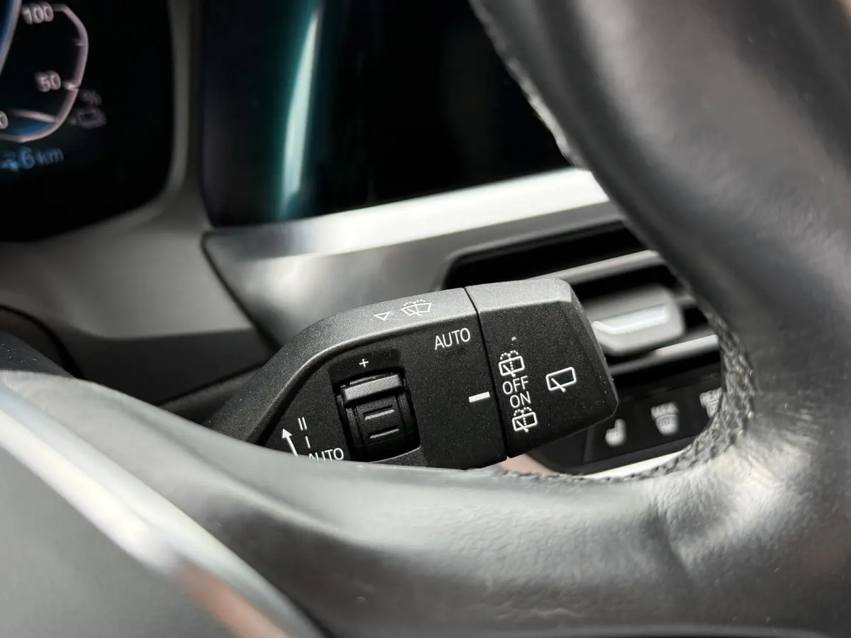 320e Business Edition Plus | Panoramadak | Wegkl. trekhaak | Vol leder