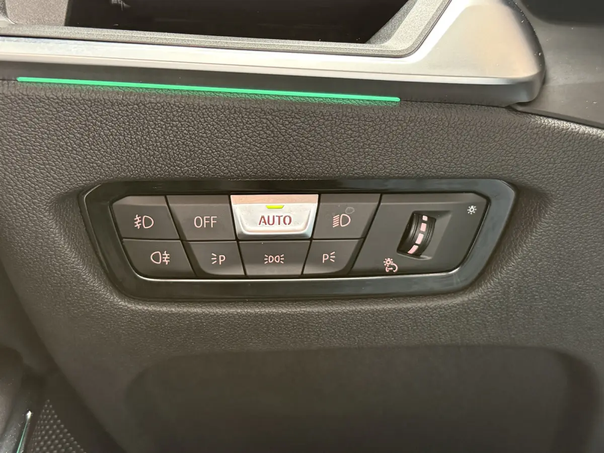 320e Business Edition Plus | Panoramadak | Wegkl. trekhaak | Vol leder