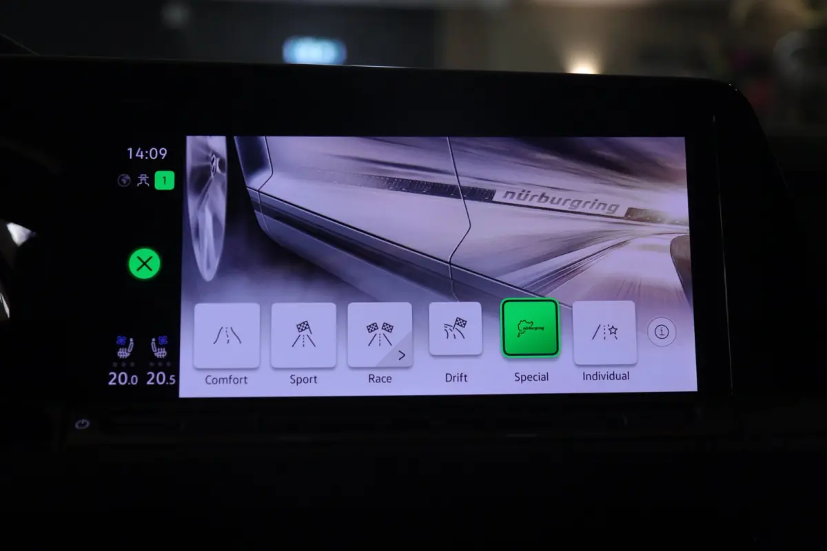 2.0 TSI R 4Motion AKRAP/PANO/HEADUP/IQ/H-K/BOMVOL