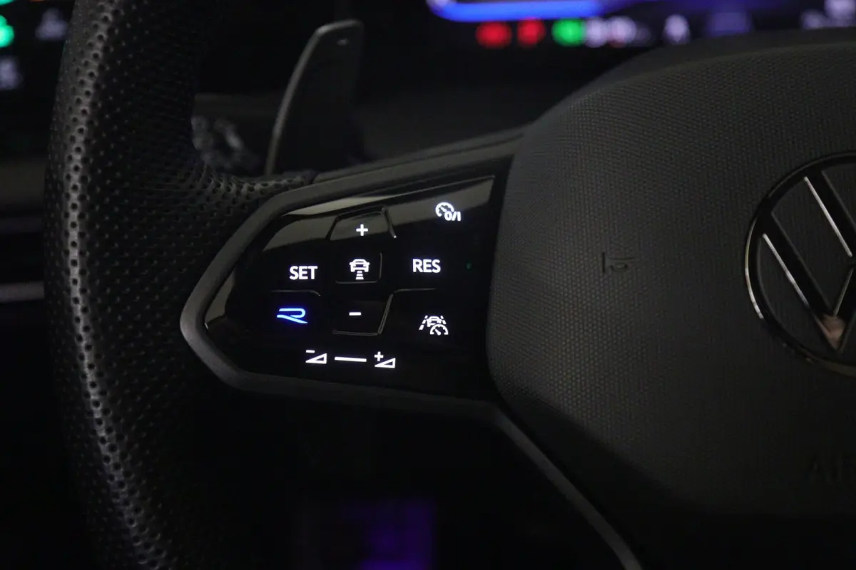 2.0 TSI R 4Motion AKRAP/PANO/HEADUP/IQ/H-K/BOMVOL