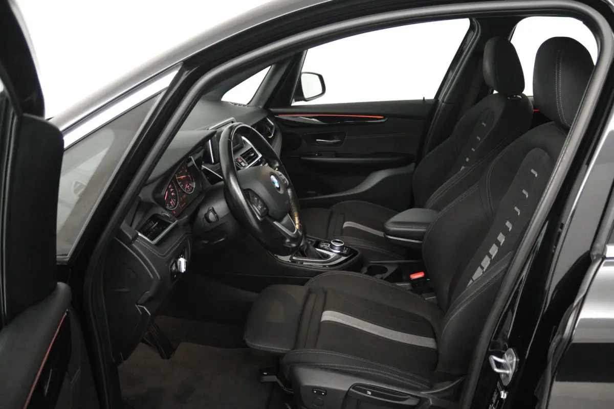 218i High Executive (NAVIGATIE, PARKEERSENSOREN, CRUISE CONTROL)