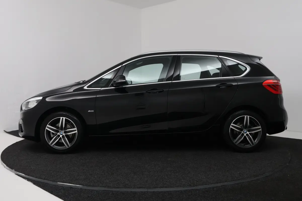 218i High Executive (NAVIGATIE, PARKEERSENSOREN, CRUISE CONTROL)