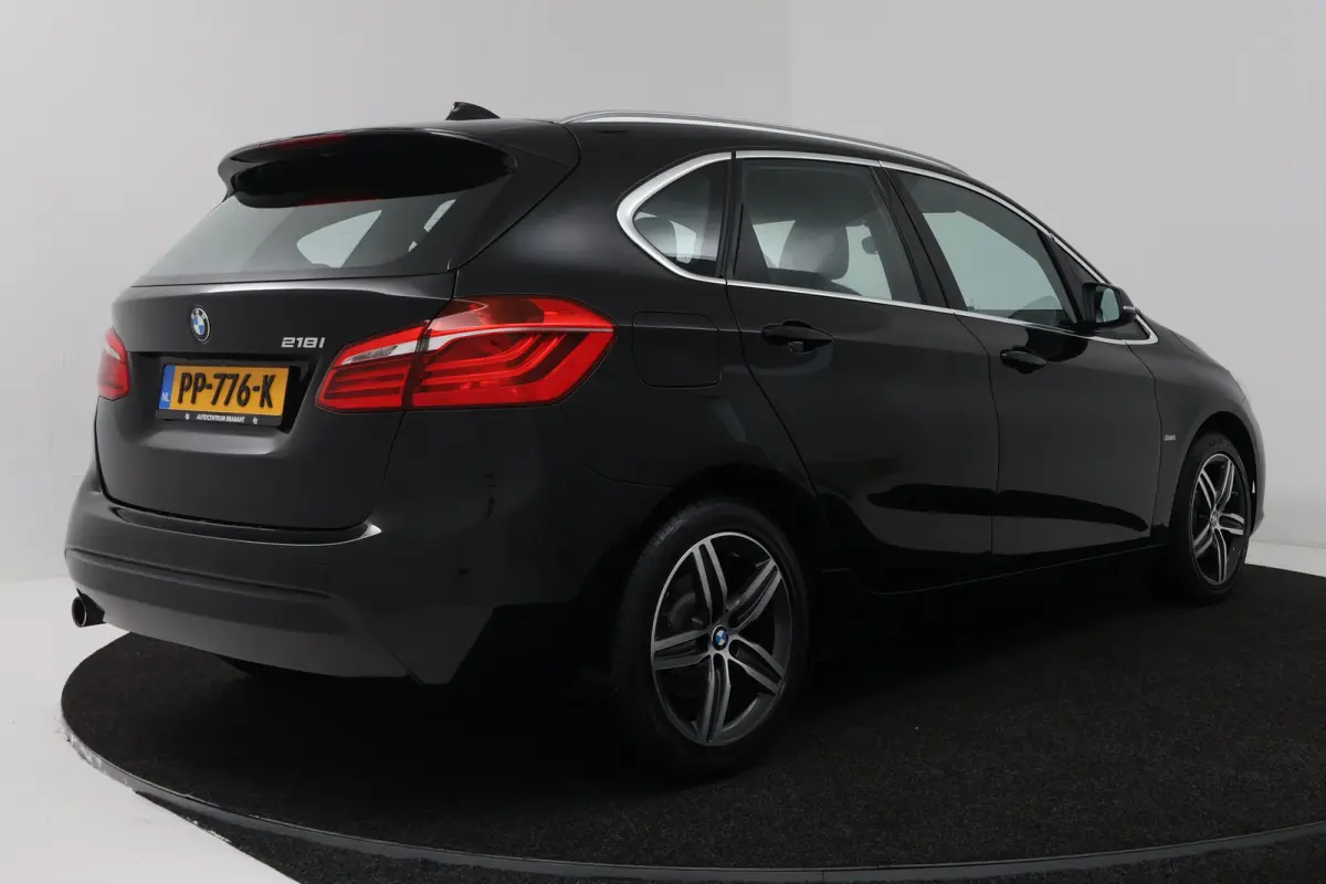 218i High Executive (NAVIGATIE, PARKEERSENSOREN, CRUISE CONTROL)