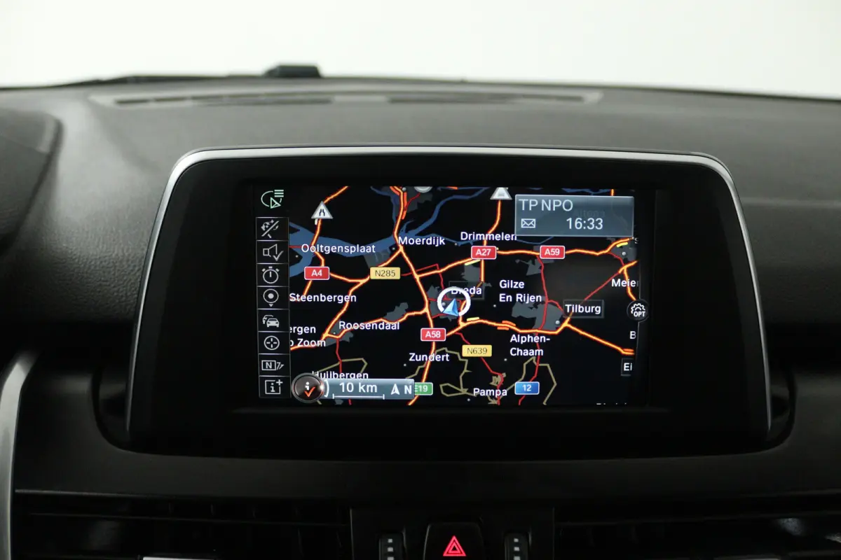 218i High Executive (NAVIGATIE, PARKEERSENSOREN, CRUISE CONTROL)
