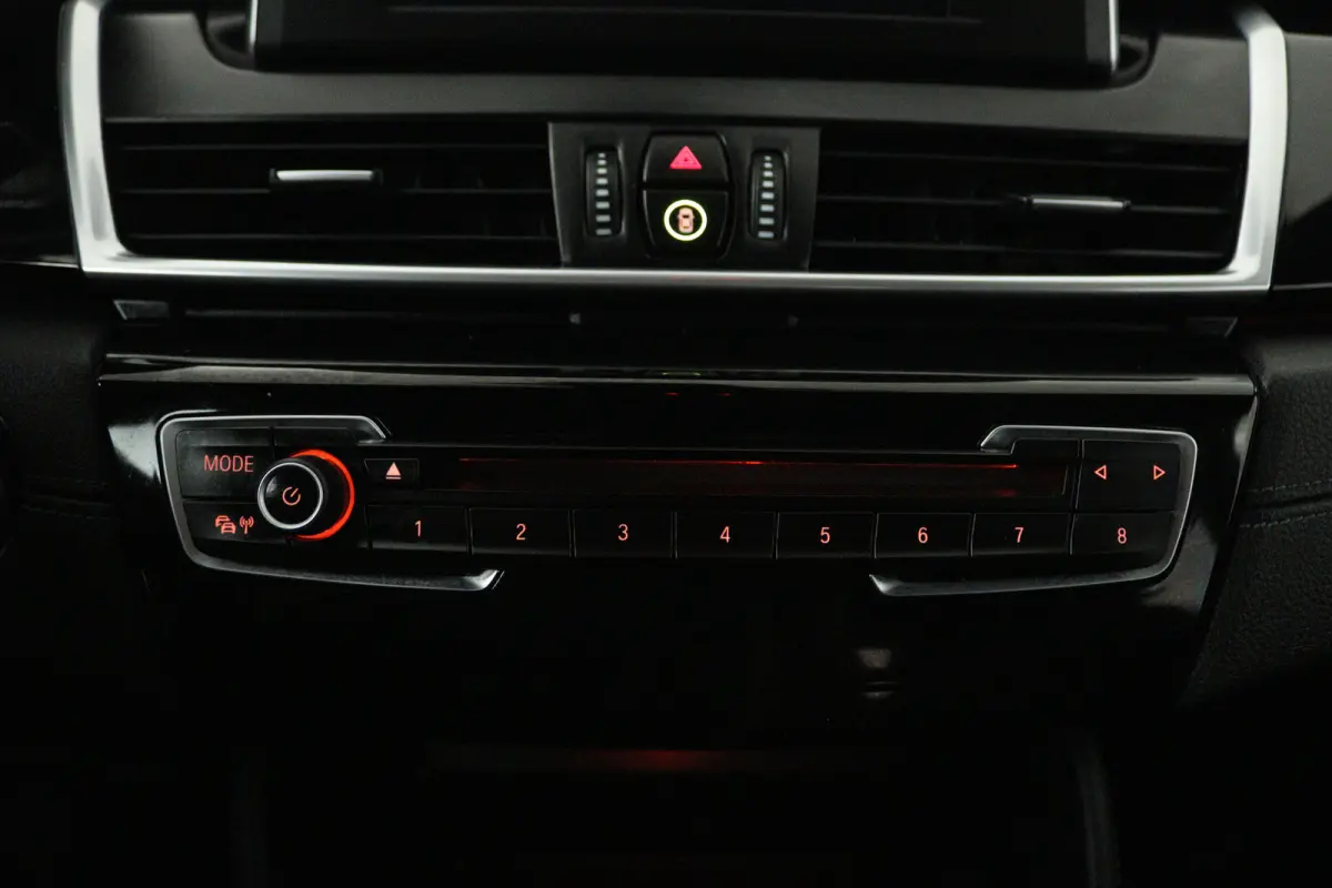 218i High Executive (NAVIGATIE, PARKEERSENSOREN, CRUISE CONTROL)