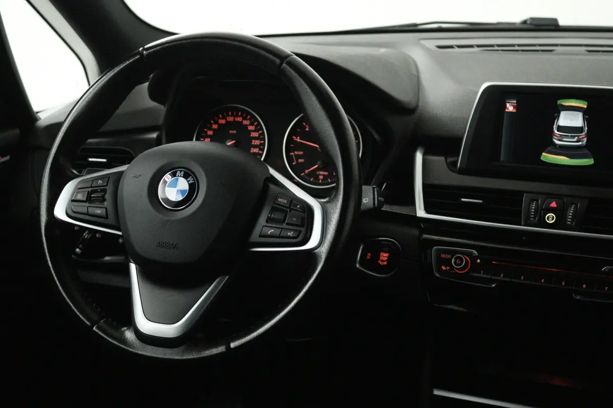 218i High Executive (NAVIGATIE, PARKEERSENSOREN, CRUISE CONTROL)