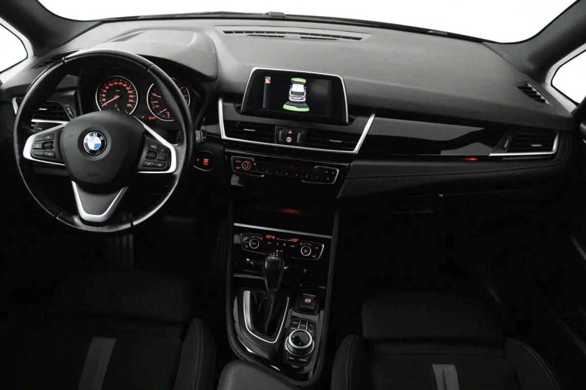 218i High Executive (NAVIGATIE, PARKEERSENSOREN, CRUISE CONTROL)