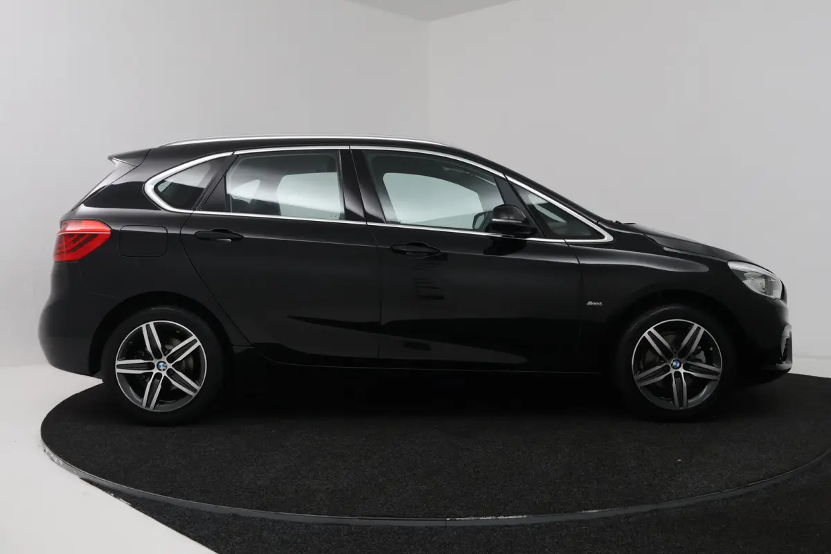 218i High Executive (NAVIGATIE, PARKEERSENSOREN, CRUISE CONTROL)