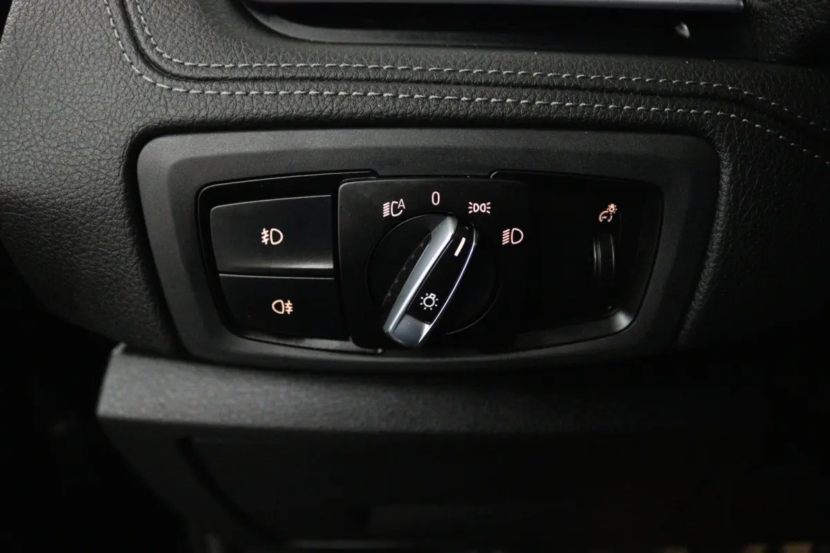 218i High Executive (NAVIGATIE, PARKEERSENSOREN, CRUISE CONTROL)