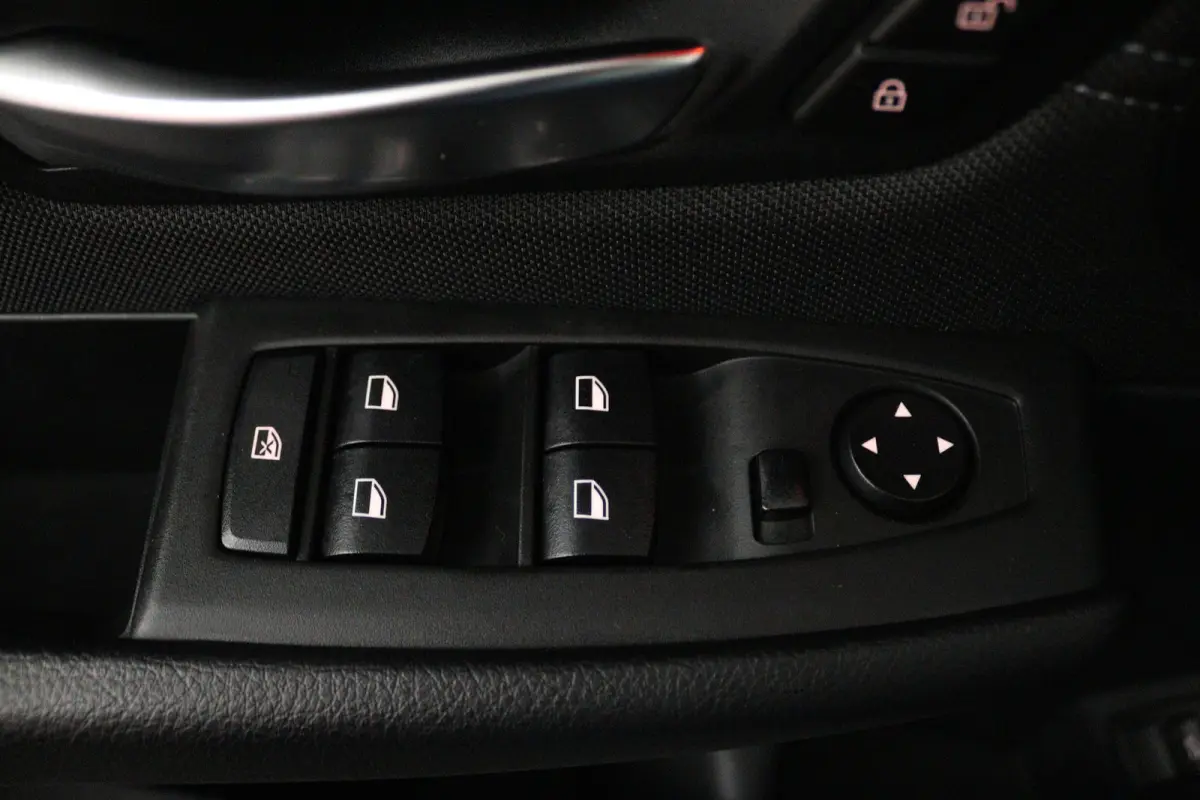 218i High Executive (NAVIGATIE, PARKEERSENSOREN, CRUISE CONTROL)