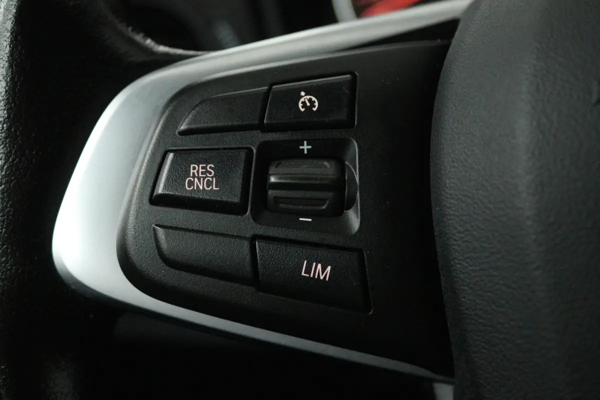 218i High Executive (NAVIGATIE, PARKEERSENSOREN, CRUISE CONTROL)