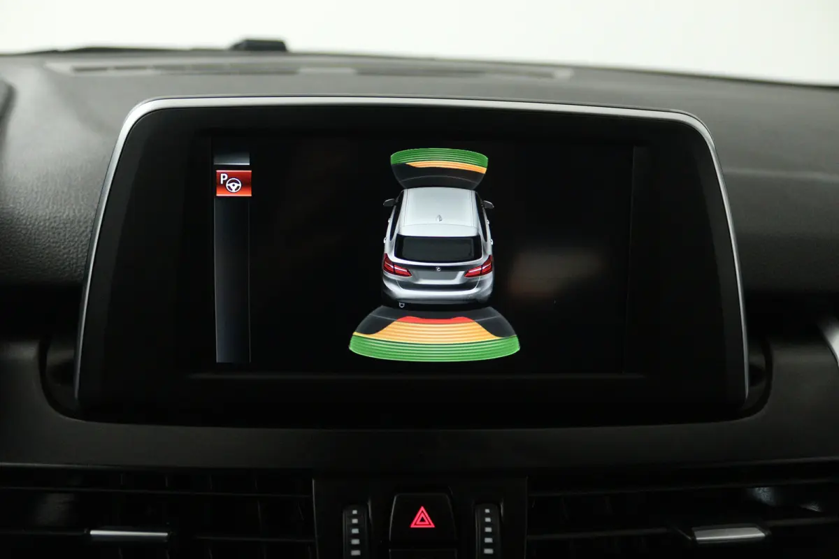 218i High Executive (NAVIGATIE, PARKEERSENSOREN, CRUISE CONTROL)