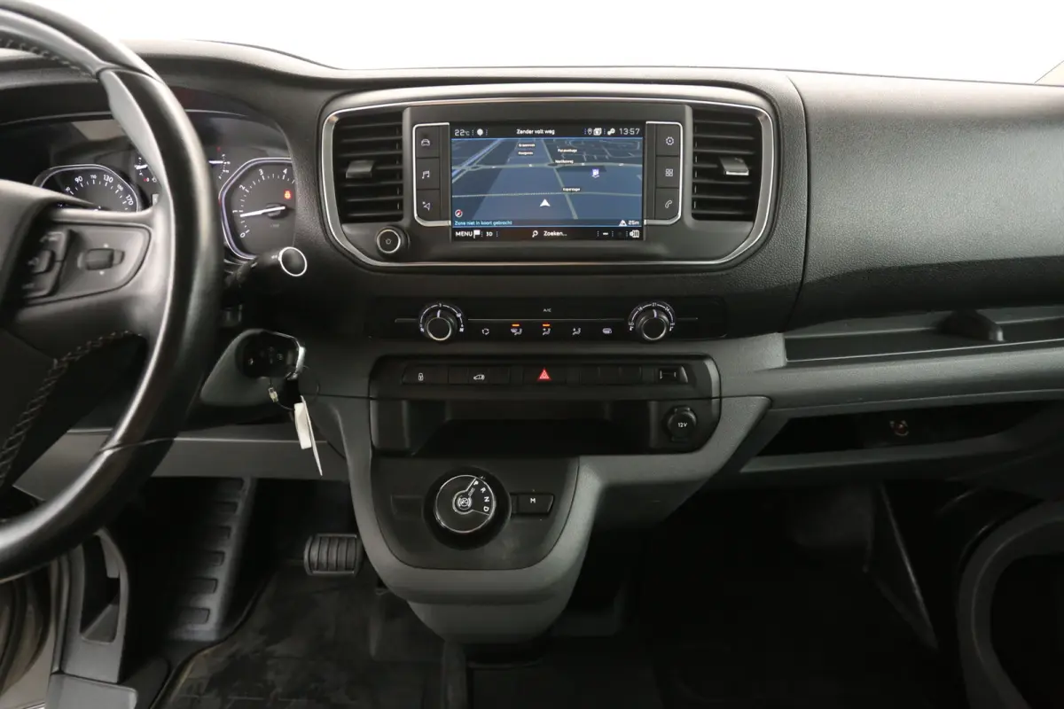 2.0 BlueHDI L2H1 | Automaat | Airco | Camera | Cruise | Carplay |  HUD | 3 Zits | Trekhaak | Parkeersens.