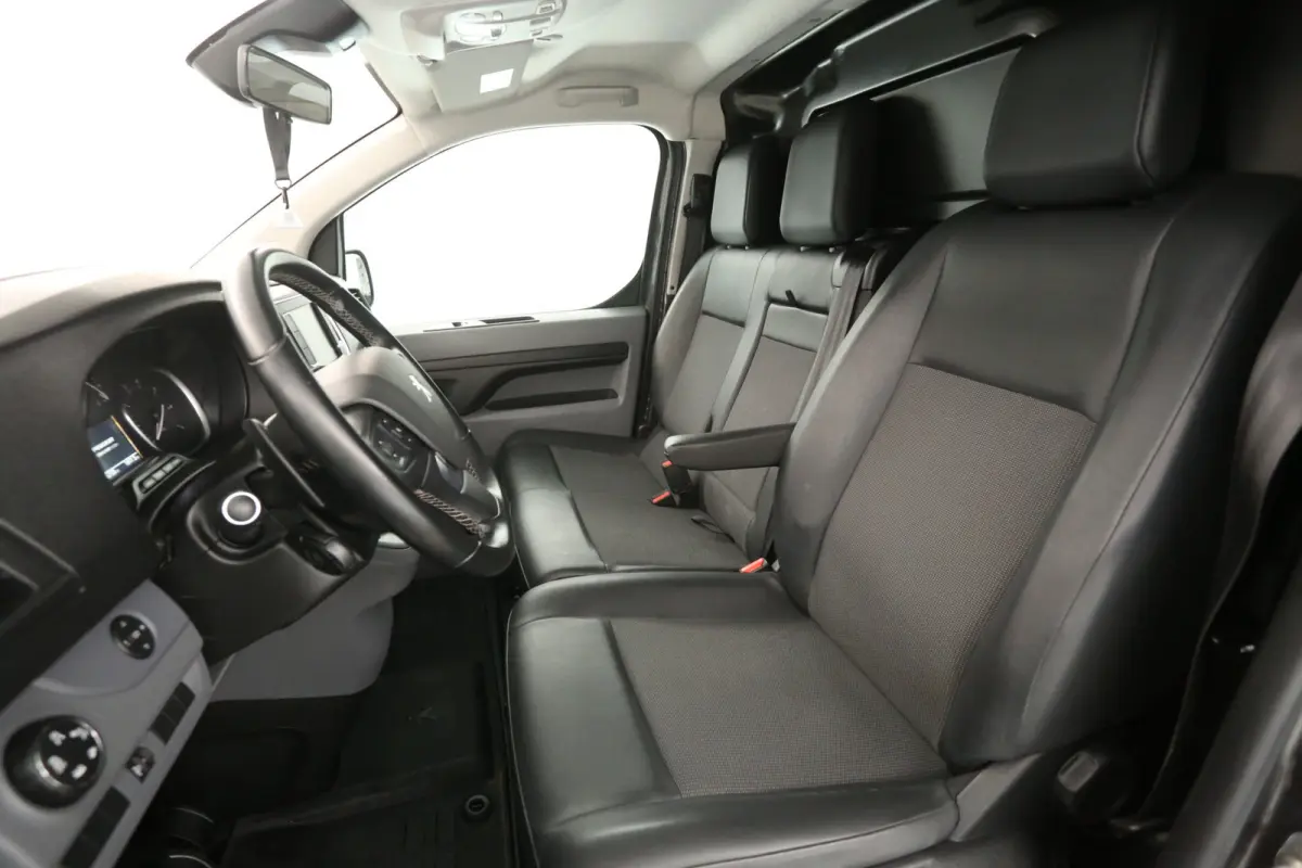 2.0 BlueHDI L2H1 | Automaat | Airco | Camera | Cruise | Carplay |  HUD | 3 Zits | Trekhaak | Parkeersens.