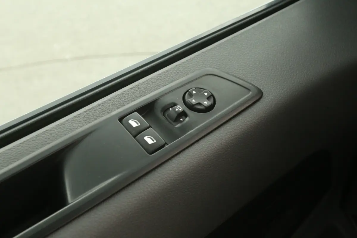 2.0 BlueHDI L2H1 | Automaat | Airco | Camera | Cruise | Carplay |  HUD | 3 Zits | Trekhaak | Parkeersens.