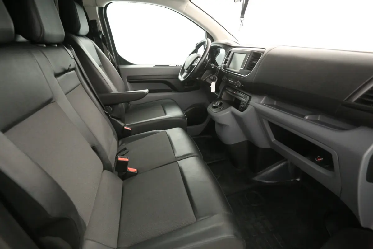 2.0 BlueHDI L2H1 | Automaat | Airco | Camera | Cruise | Carplay |  HUD | 3 Zits | Trekhaak | Parkeersens.