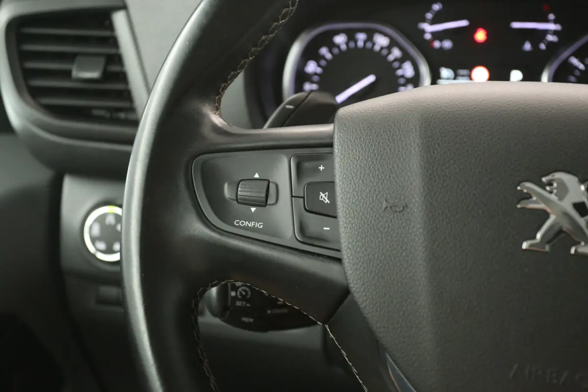 2.0 BlueHDI L2H1 | Automaat | Airco | Camera | Cruise | Carplay |  HUD | 3 Zits | Trekhaak | Parkeersens.