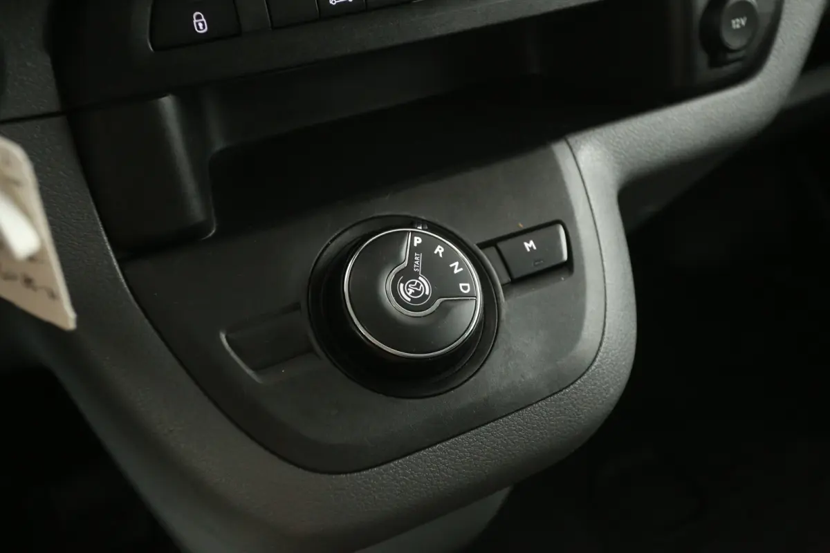 2.0 BlueHDI L2H1 | Automaat | Airco | Camera | Cruise | Carplay |  HUD | 3 Zits | Trekhaak | Parkeersens.