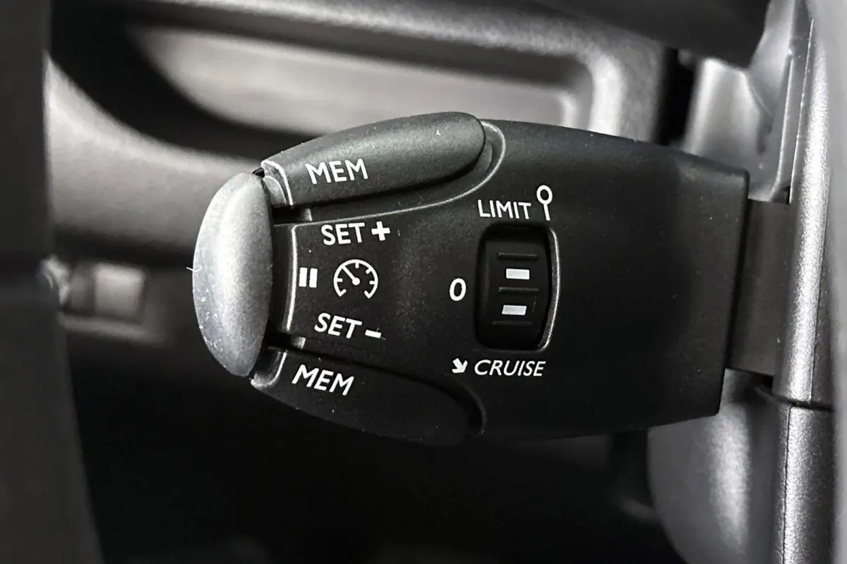 Electric L3 75 kWh SOH 96% Navi Apple CarPlay 17"