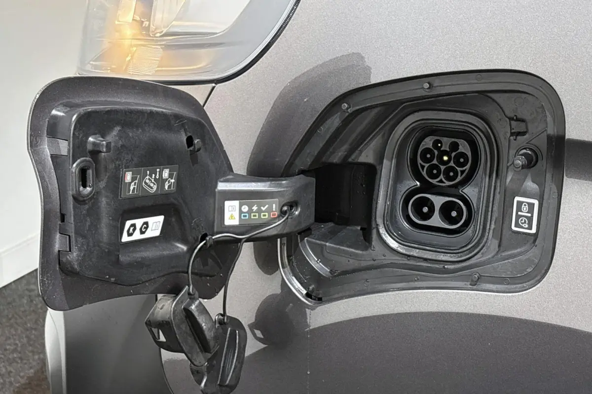 Electric L3 75 kWh SOH 96% Navi Apple CarPlay 17"