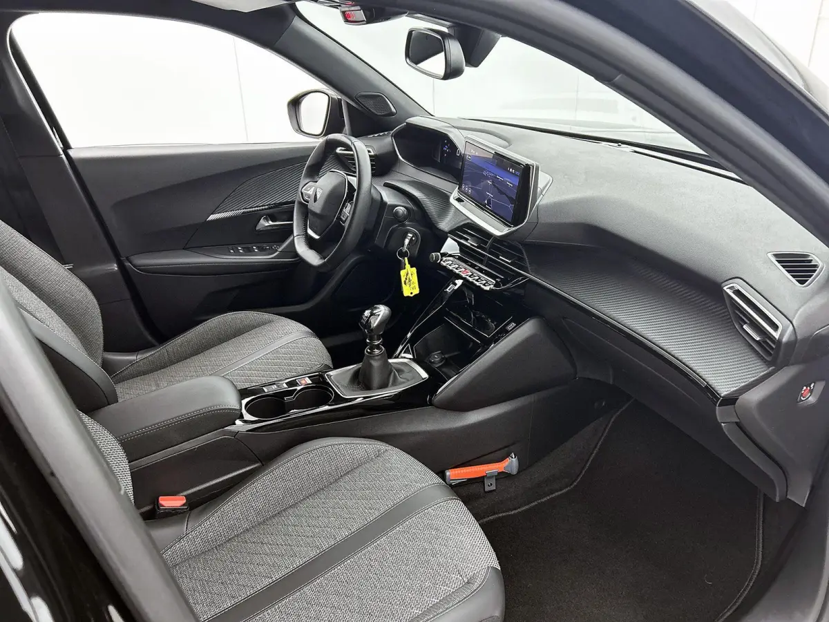 SUV Allure 100pk | Navigatie | Achteruitrijcamera | Climate Control | Cruise Control | Parkeersensoren v+a | Armsteun | Digitaal instrumentenpaneel | Draadloze Apple Carplay / Android Auto |