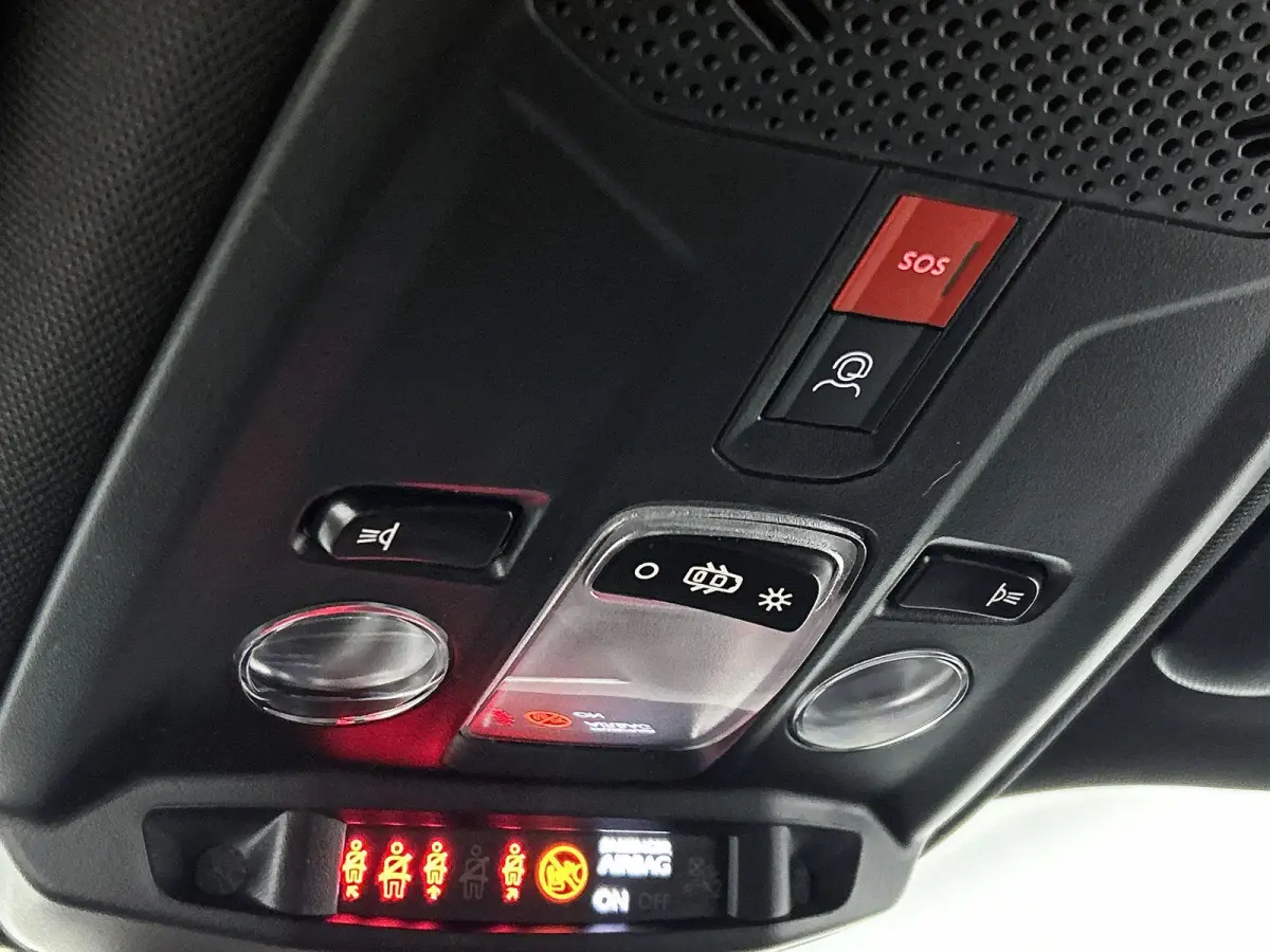 SUV Allure 100pk | Navigatie | Achteruitrijcamera | Climate Control | Cruise Control | Parkeersensoren v+a | Armsteun | Digitaal instrumentenpaneel | Draadloze Apple Carplay / Android Auto |