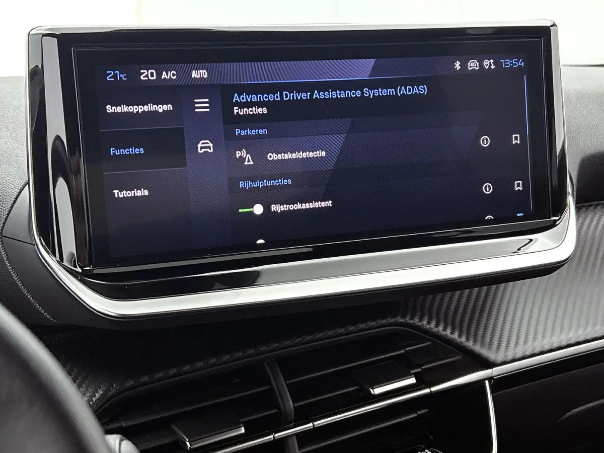 SUV Allure 100pk | Navigatie | Achteruitrijcamera | Climate Control | Cruise Control | Parkeersensoren v+a | Armsteun | Digitaal instrumentenpaneel | Draadloze Apple Carplay / Android Auto |