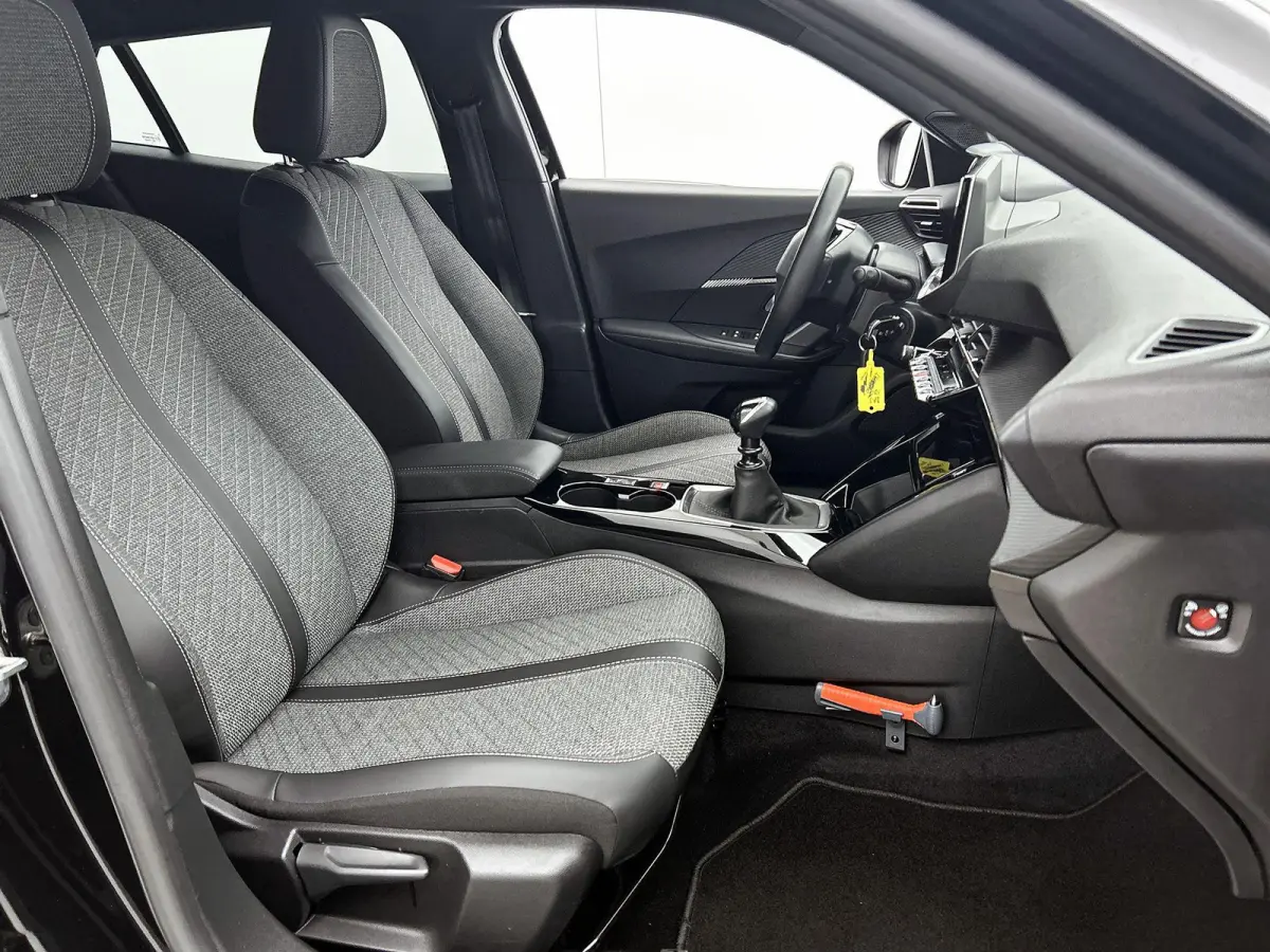 SUV Allure 100pk | Navigatie | Achteruitrijcamera | Climate Control | Cruise Control | Parkeersensoren v+a | Armsteun | Digitaal instrumentenpaneel | Draadloze Apple Carplay / Android Auto |