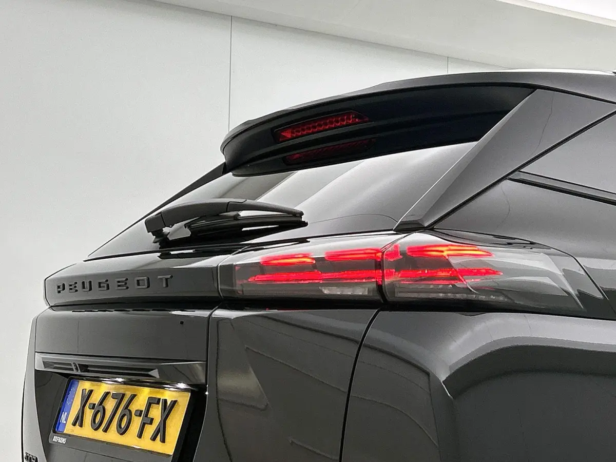 SUV Allure 100pk | Navigatie | Achteruitrijcamera | Climate Control | Cruise Control | Parkeersensoren v+a | Armsteun | Digitaal instrumentenpaneel | Draadloze Apple Carplay / Android Auto |