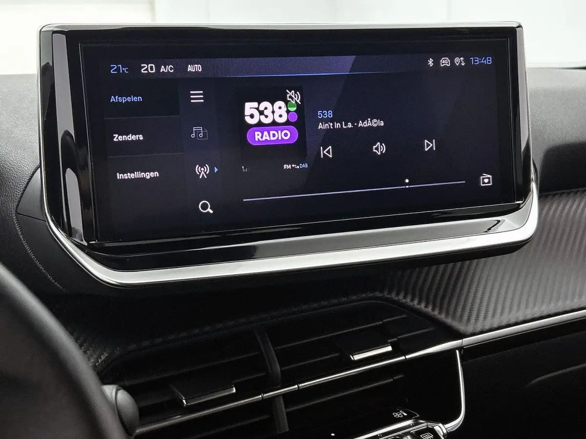 SUV Allure 100pk | Navigatie | Achteruitrijcamera | Climate Control | Cruise Control | Parkeersensoren v+a | Armsteun | Digitaal instrumentenpaneel | Draadloze Apple Carplay / Android Auto |