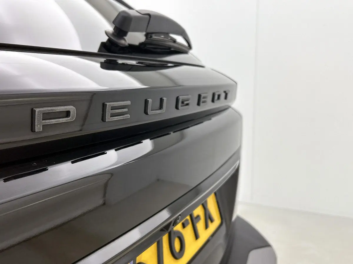 SUV Allure 100pk | Navigatie | Achteruitrijcamera | Climate Control | Cruise Control | Parkeersensoren v+a | Armsteun | Digitaal instrumentenpaneel | Draadloze Apple Carplay / Android Auto |