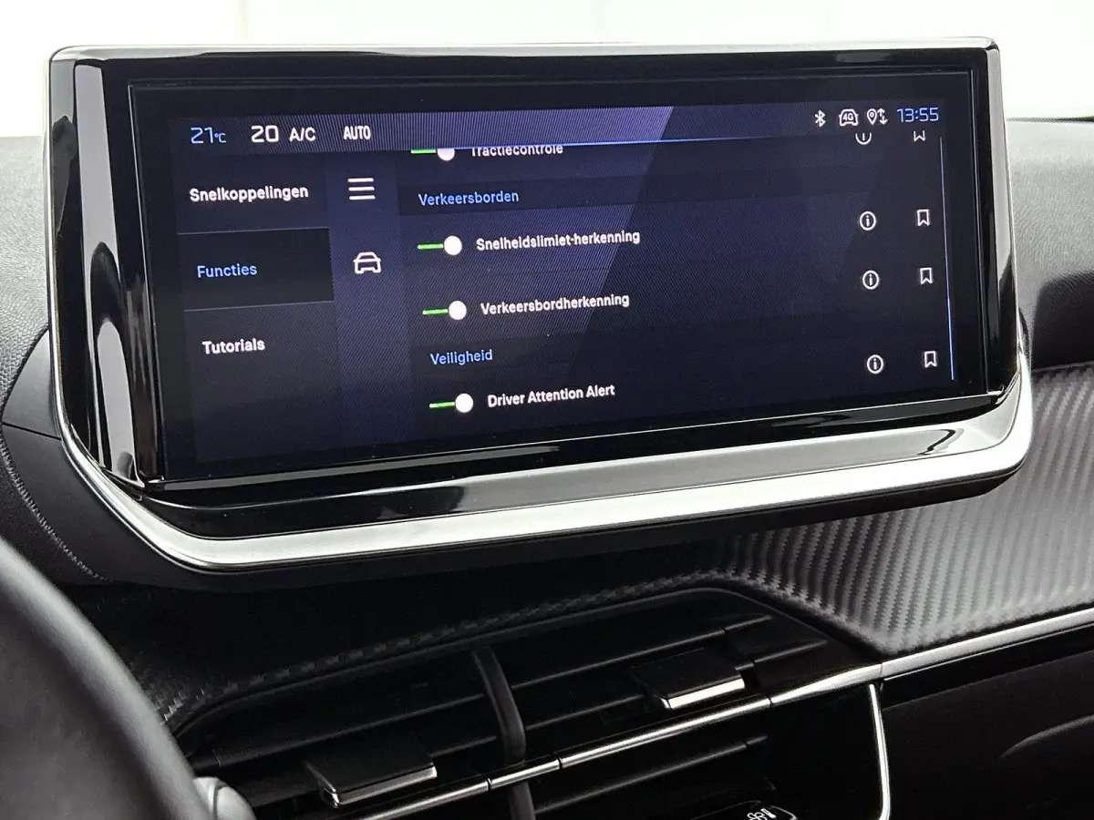 SUV Allure 100pk | Navigatie | Achteruitrijcamera | Climate Control | Cruise Control | Parkeersensoren v+a | Armsteun | Digitaal instrumentenpaneel | Draadloze Apple Carplay / Android Auto |