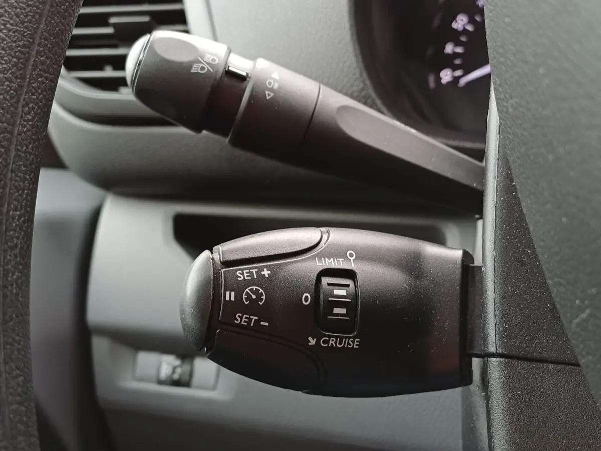 1.5 CDTI L3H1  | 9 PERS | BLUETOOTH | AIRCO | CRUISE | SIDEBARS |