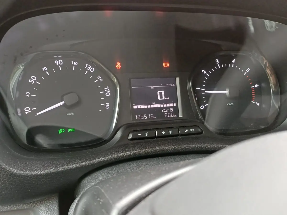 1.5 CDTI L3H1  | 9 PERS | BLUETOOTH | AIRCO | CRUISE | SIDEBARS |