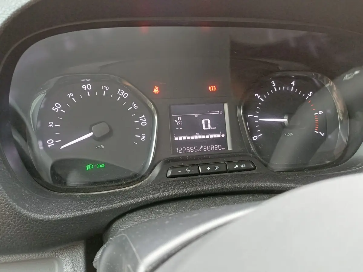 1.5 CDTI L3H1 | 9 PERS | BLUETOOTH | AIRCO | CRUISE | SIDEBARS |