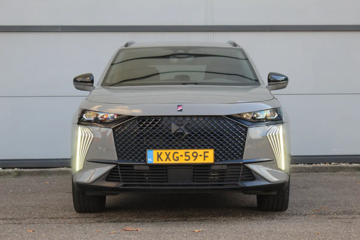 E-Tense 225 Performance Line | Camera | Memory | Dodehoek | Keyless | Alcantara | LED | Carplay | | Camera | Memory | Dodehoek | Keyless | Alcantara | LED | Carplay |