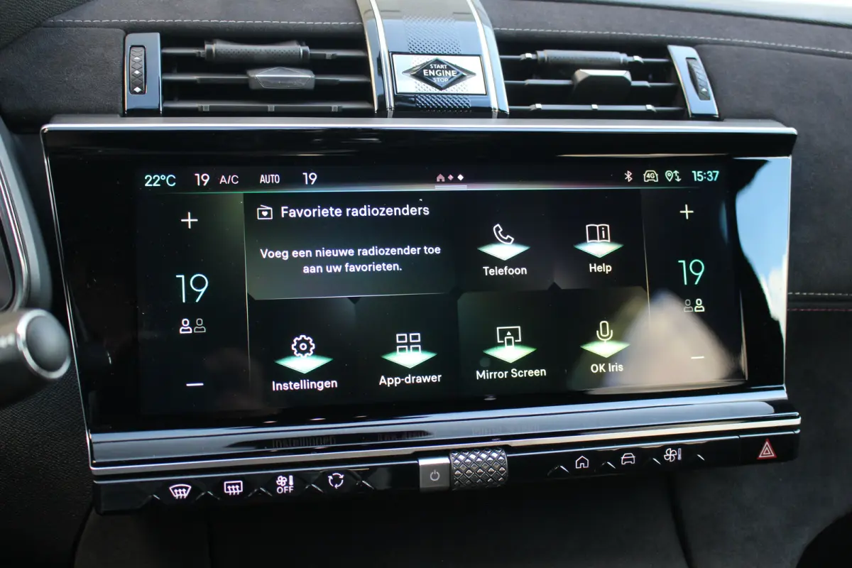 E-Tense 225 Performance Line | Camera | Memory | Dodehoek | Keyless | Alcantara | LED | Carplay | | Camera | Memory | Dodehoek | Keyless | Alcantara | LED | Carplay |