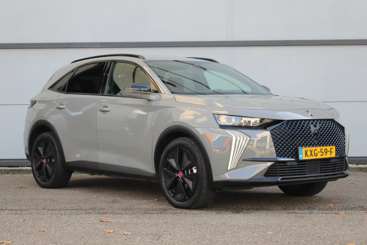 E-Tense 225 Performance Line | Camera | Memory | Dodehoek | Keyless | Alcantara | LED | Carplay | | Camera | Memory | Dodehoek | Keyless | Alcantara | LED | Carplay |