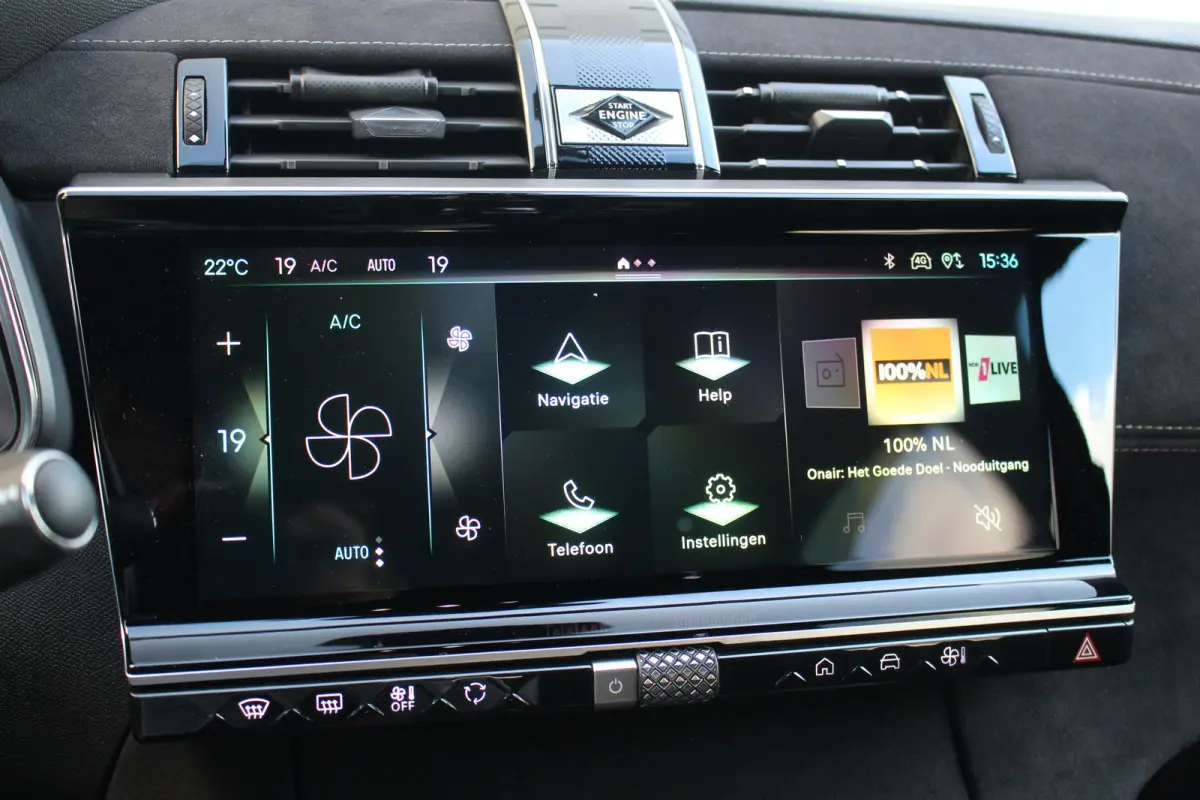 E-Tense 225 Performance Line | Camera | Memory | Dodehoek | Keyless | Alcantara | LED | Carplay | | Camera | Memory | Dodehoek | Keyless | Alcantara | LED | Carplay |