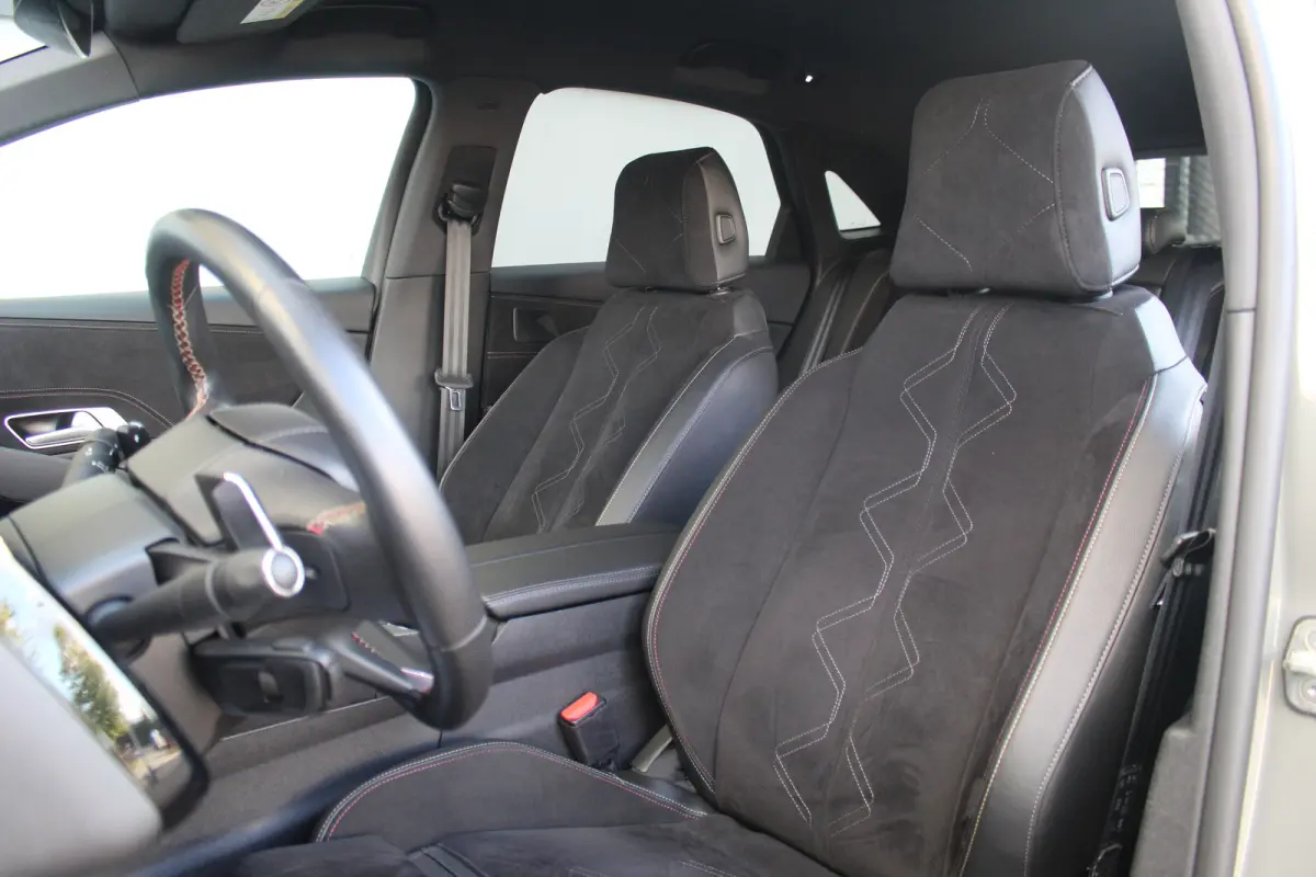 E-Tense 225 Performance Line | Camera | Memory | Dodehoek | Keyless | Alcantara | LED | Carplay | | Camera | Memory | Dodehoek | Keyless | Alcantara | LED | Carplay |