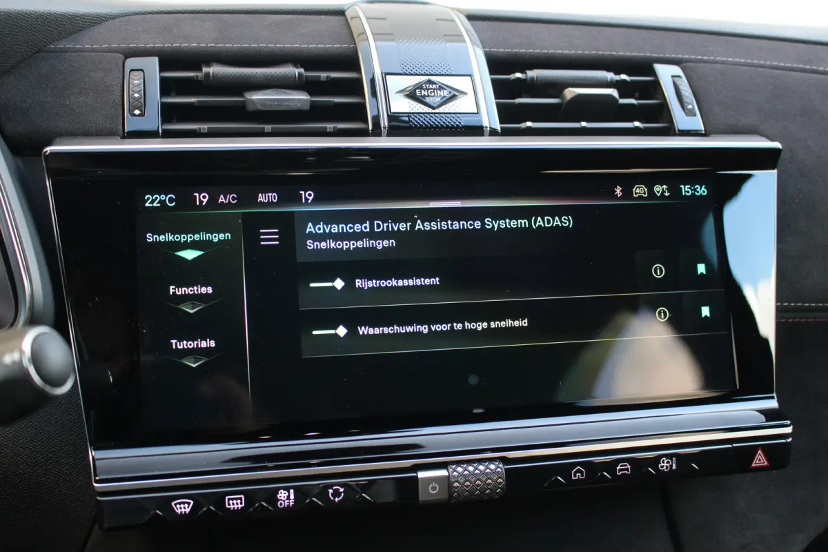 E-Tense 225 Performance Line | Camera | Memory | Dodehoek | Keyless | Alcantara | LED | Carplay | | Camera | Memory | Dodehoek | Keyless | Alcantara | LED | Carplay |