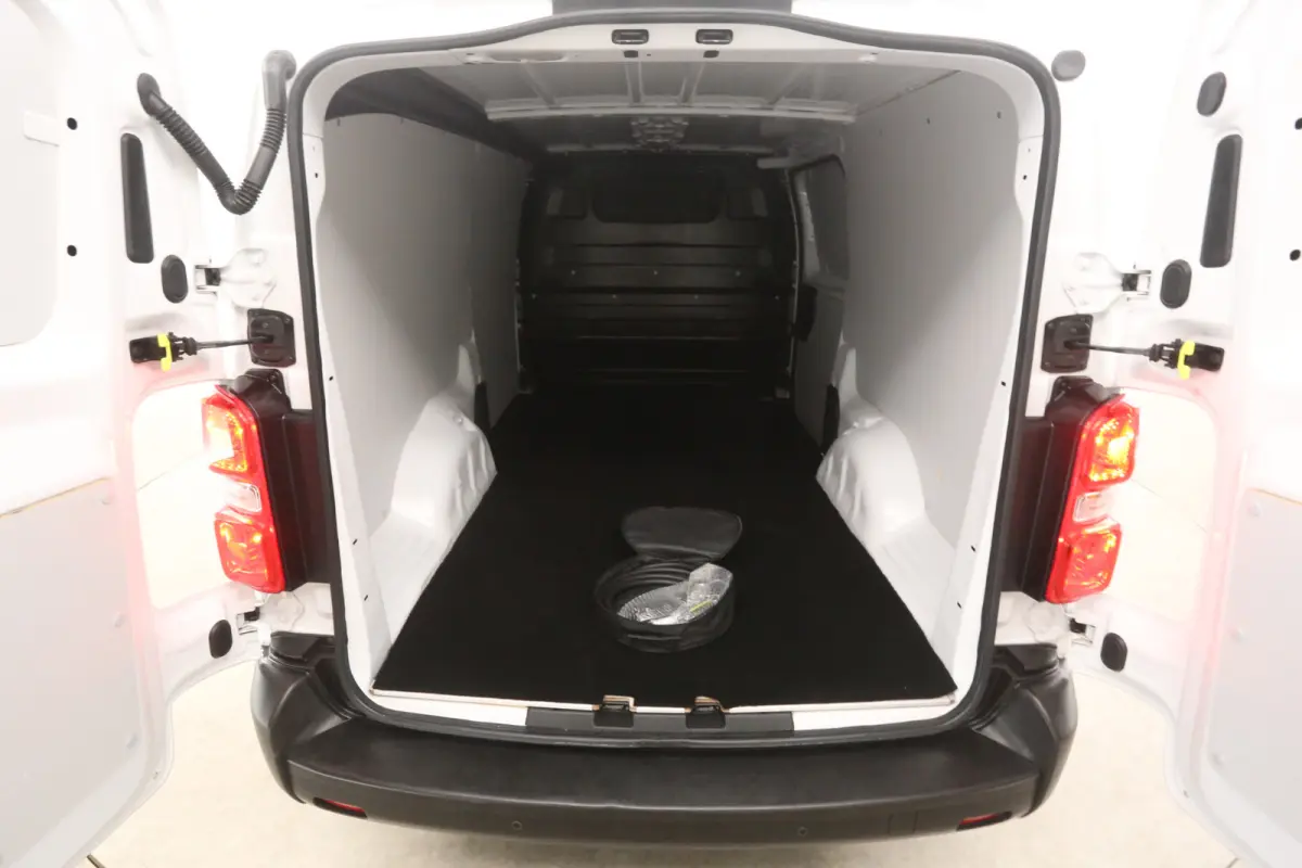 Electric L3H1 75 kWh | Snelladen | SOH 94% | Airco | Cruise | Carplay | 3 Zits | Parkeersens.