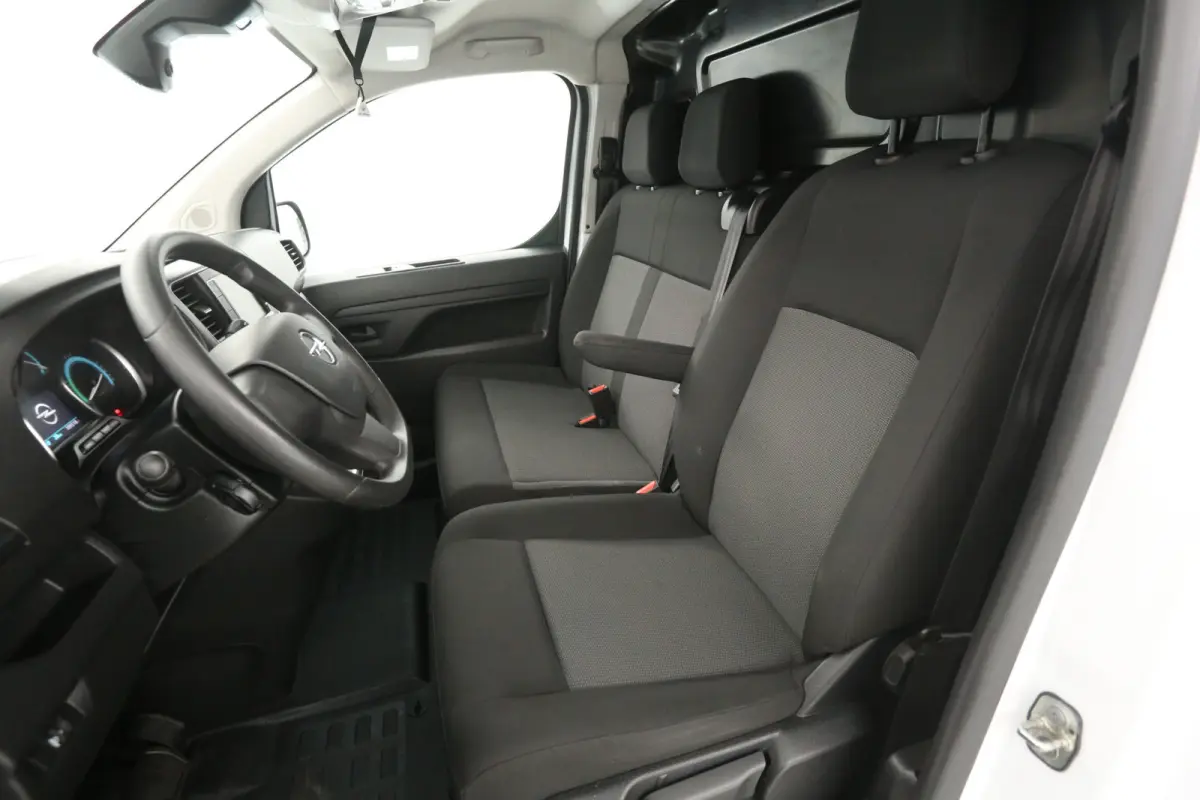 Electric L3H1 75 kWh | Snelladen | SOH 94% | Airco | Cruise | Carplay | 3 Zits | Parkeersens.