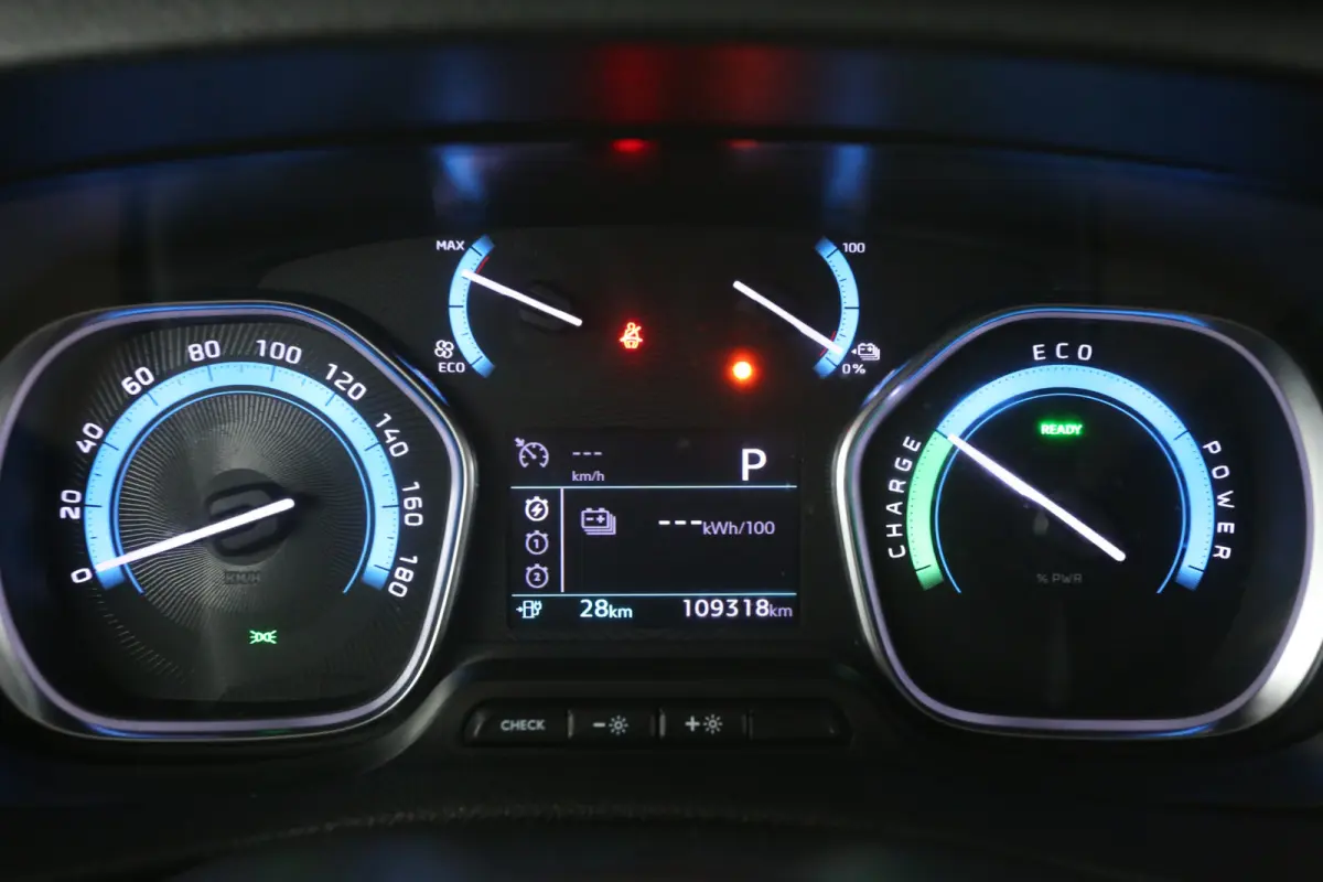 Electric L3H1 75 kWh | Snelladen | SOH 94% | Airco | Cruise | Carplay | 3 Zits | Parkeersens.