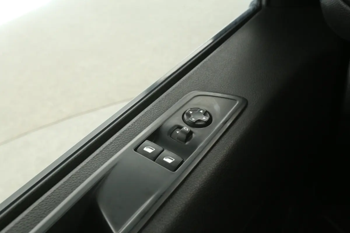 Electric L3H1 75 kWh | Snelladen | SOH 94% | Airco | Cruise | Carplay | 3 Zits | Parkeersens.