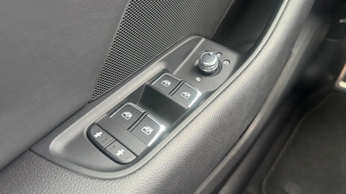 35 TFSI COD 150PK ADVANCE SPORT S-LINE AUTOMAAT / NAVI / LEDER / CLIMA / FULL-LED / PDC / KEYLESS / 19" LMV / 2X S-LINE / PANO. DAK / ORG. NL. / CRUISECONTROL  !!