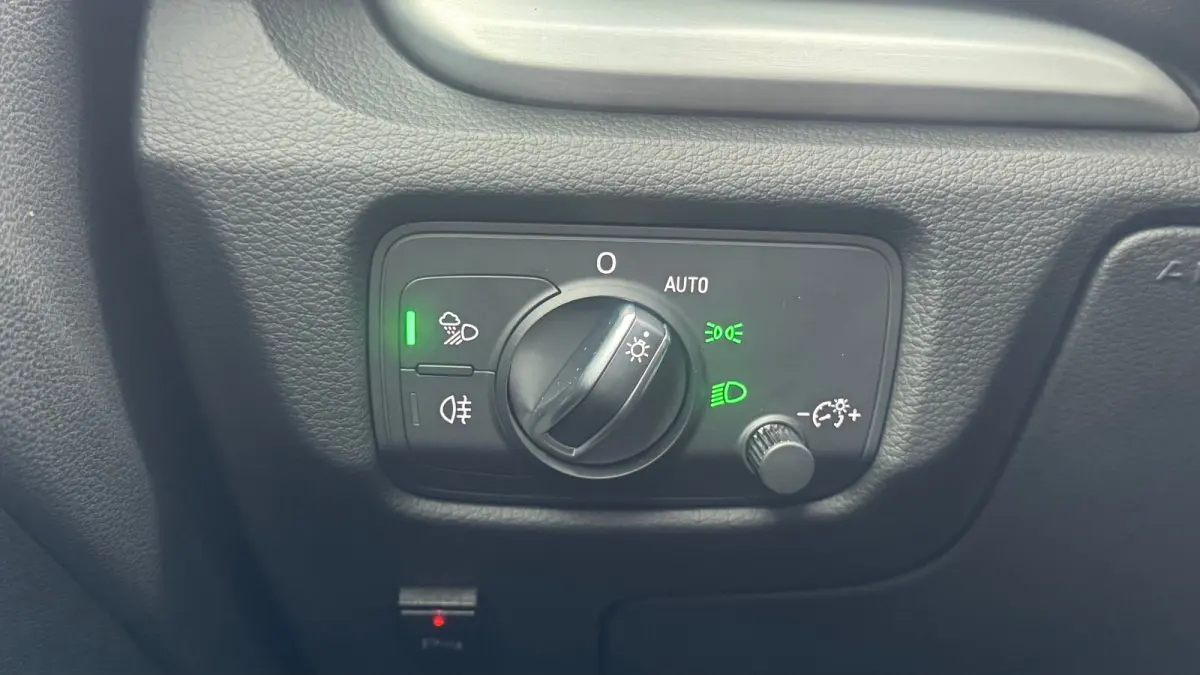 35 TFSI COD 150PK ADVANCE SPORT S-LINE AUTOMAAT / NAVI / LEDER / CLIMA / FULL-LED / PDC / KEYLESS / 19" LMV / 2X S-LINE / PANO. DAK / ORG. NL. / CRUISECONTROL  !!