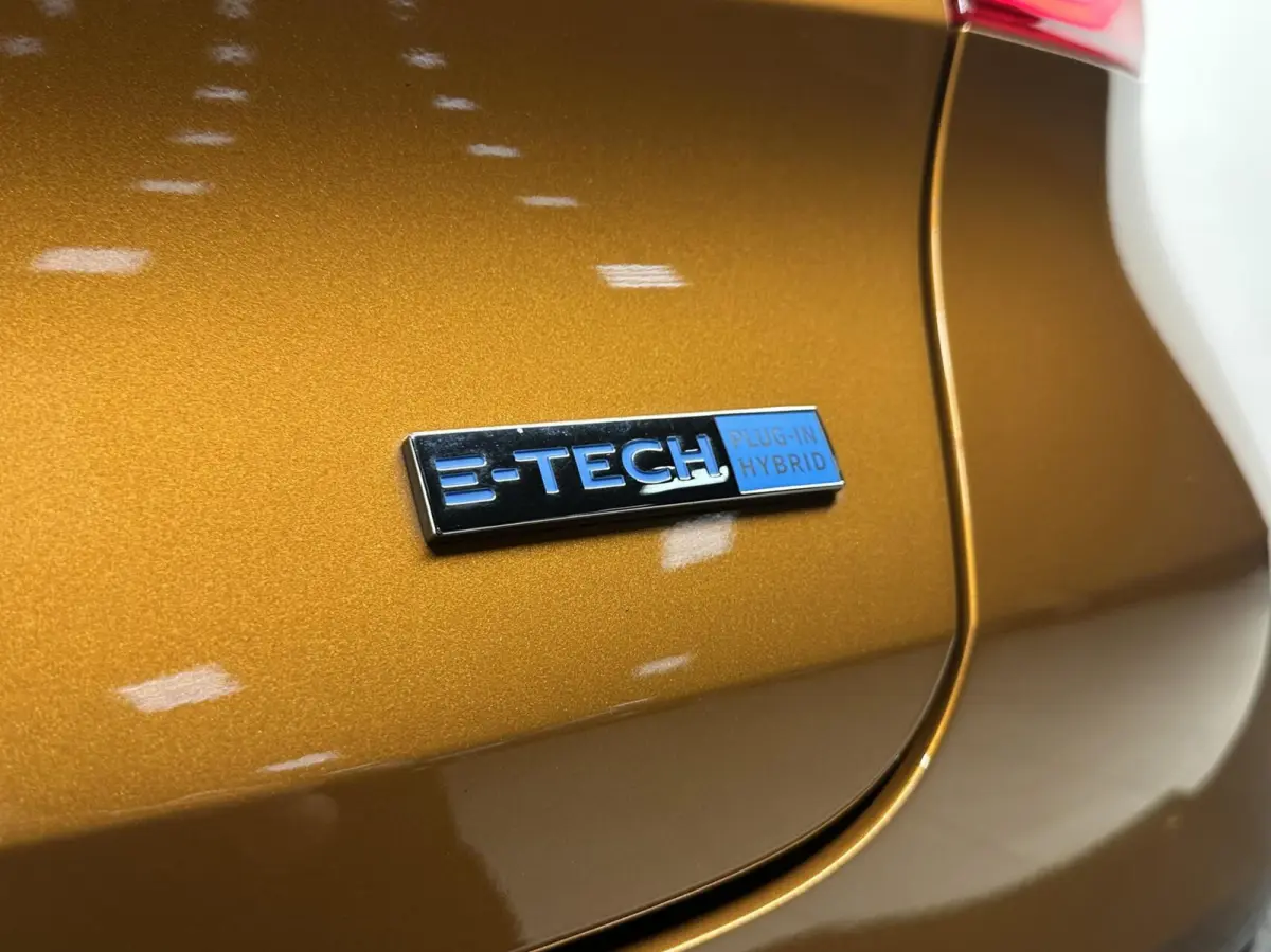 1.6 E-Tech Plug-in Hybrid 160 Intens NAVI CAMERA CARPLAY CRUISE.