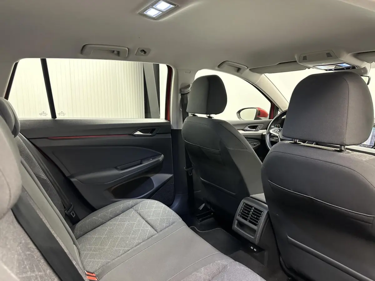 1.0 TSI Life Business TREKHAAK CARPLAY NAVI ADAPTIEF CRUISE.